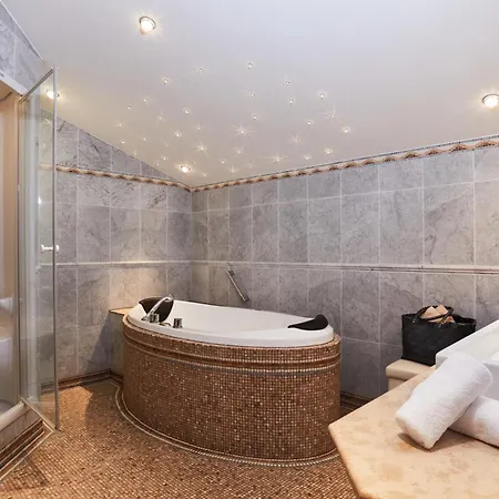 Hotel In Schwarzbrunn 4*