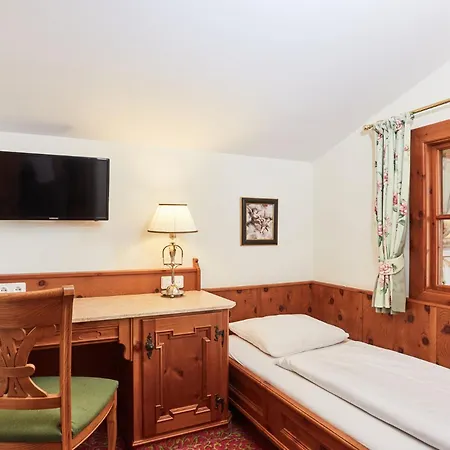 Luxury Schwarzbrunn מלון 4*